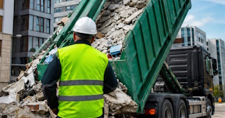 Вывоз строительного мусора в Угличе: услуги лицензированной компании — ПроМусор